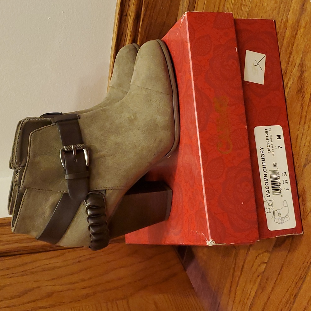 NIB Carlos bye Carlos Santana boots. 7M